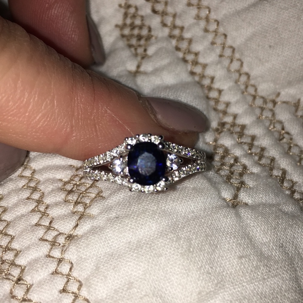 Stunning 750 sapphire diamond ring 💍